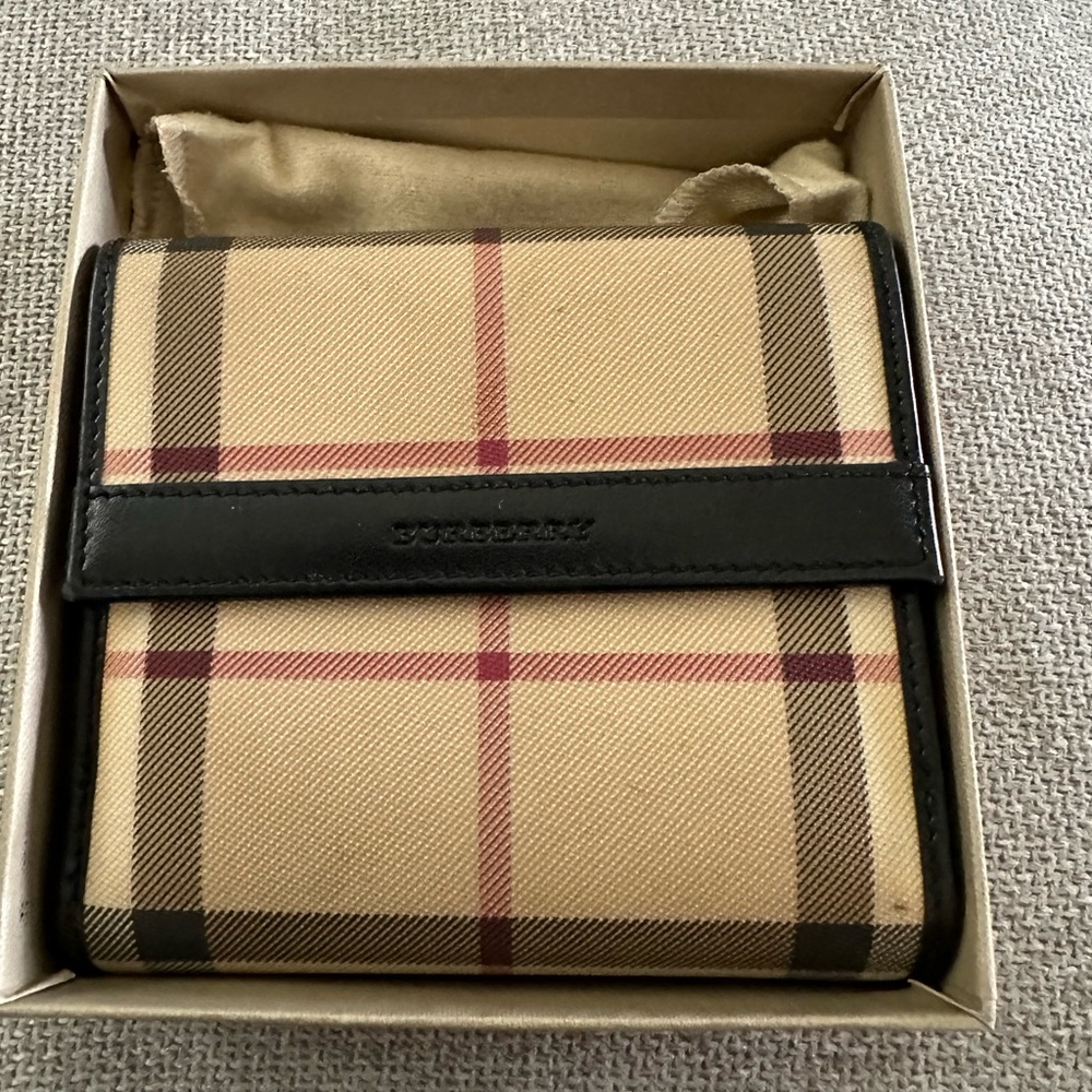 Burberry nova check bifold wallet. Authentic.